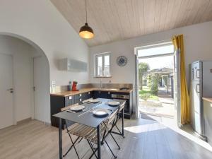 Maison rénovée avec piscine, jardin clos et terrasse, à 5 min de la plage et des commerces - FR-1-706-5