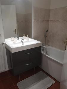 Grand T2 avec jardin et parking proche Paris et Orly