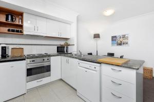 Panoramic Perth Views 1BR on Mounts Bay Road
