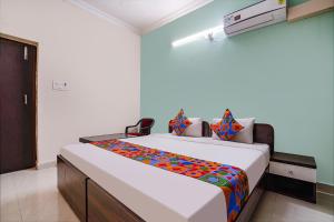 Via D Grand - Nr JNTU College Metro Station, Kukatpally