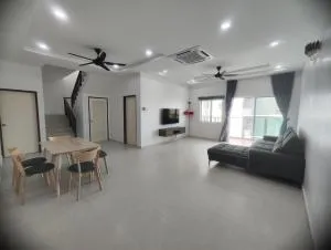 实耕庄双层海景公寓 - Kampong Sungai Leman