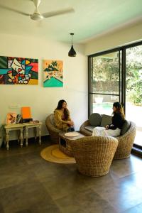 Locomo Boutique, Morjim - Stay Work Eat