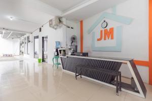 RedDoorz at Jalan Otista Karawang