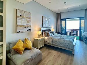 Palm Apt. with Burj al arab view