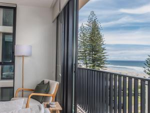 Hemingway Palm Beach - Premium Oceanview Apartments by Burleigh Letting