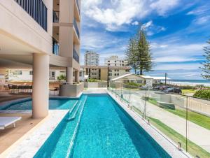 Hemingway Palm Beach - Premium Oceanview Apartments by Burleigh Letting