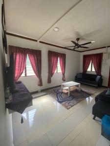 Chu Mons Homestay Janda Baik (15 min from river)
