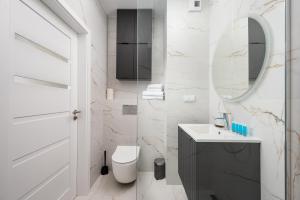 Business Park Cosy Apartment by BookingHost