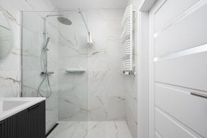 Business Park Cosy Apartment by BookingHost