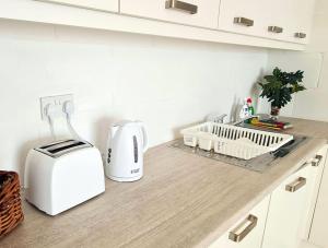 Sunny apartment with rooftop terrace in Victoria