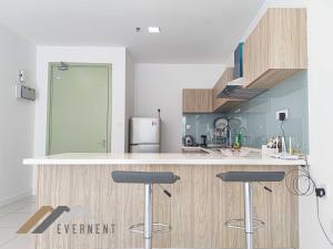 Marina Times Square Homestay by Evernent
