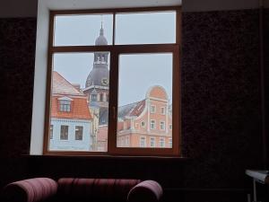 City Inn 2 Bedroom Apartment next to City Hall with parking