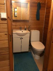 Lakeside Log Villa Edith