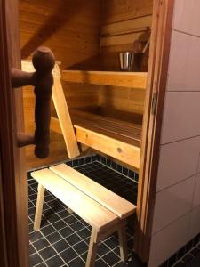 Lakeside Log Villa Edith