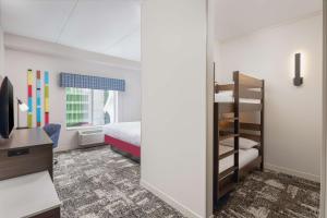 Family Room room in Hampton Inn & Suites by Hilton Rochester Downtown