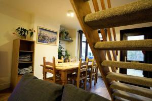 2BR Home W en-suite toilet, Town Centre Ipswich.