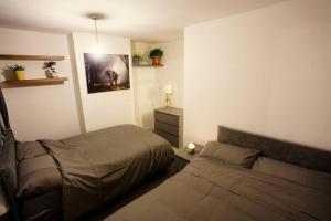 2BR Home W en-suite toilet, Town Centre Ipswich.