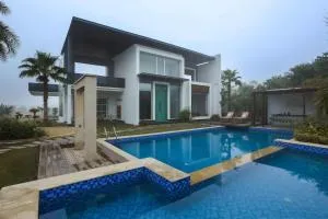 StayVista La Paradise With Outdoor Pool - Derā Nānak