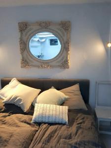 Appartements TOWNHOUSE MOUGINS in the old village, fantastic view, sea and mountains : photos des chambres
