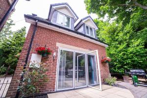 Eastfield Retreat with Hot Tub