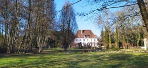 B&B / Chambres d'hotes Domaine de La Barde guest rooms and suites. : Suite Lit King-Size