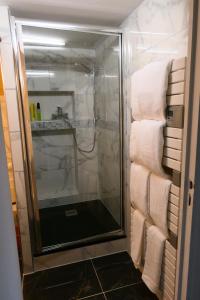 Appartements Appartement familial au bord de la Marne, jardin tropical , piscine, tennis, terrasse, parking gratuit proche Disneyland : photos des chambres