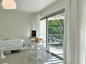 Appartements Studio climatise 2★, 2 balcons, proche plage, Le Lavandou - FR-1-251-475 : photos des chambres