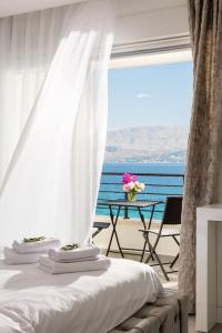 Villa Symphony, heated pool - 10m from the sea