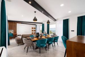 Villa Symphony, heated pool - 10m from the sea