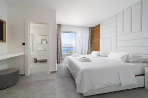 Villa Symphony, heated pool - 10m from the sea