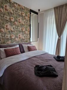 Apartment Ornament Lux