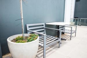 Eirini Elegant - Artemis Apartment Carlswald