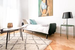 Marszalkowska Elegant Apartment with a Balcony Warsaw Center by Noclegi Renters