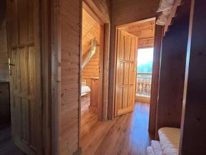 Chalets Chalet La Joue du Loup, 4 pieces, 8 personnes - FR-1-651-11 : photos des chambres