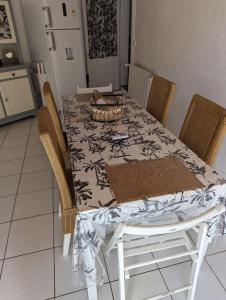 Maisons de vacances Charmant gite 10 pers avec piscine, jacuzzi jardin : photos des chambres