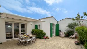 Villas Jolie villa centre village avec cour proche plage : photos des chambres