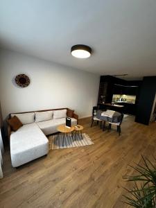 1BR Modern condo near the University