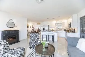 Coastal Oasis with Hot Tub & close to Hyatt Resort - Council