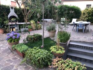LA SVOLTA VANZAGO BED AND BREAKFAST