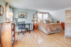 Riverfront Kingston Cottage with Deck, 2 Mi to Beach