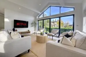 Kist Accommodates presents - Hygge House, Parking, EV Point - Winksley