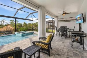 Gulf Access Home, Heated Saltwater Pool & Spa, Dock and Tiki Hut - Villa Perchside Palace