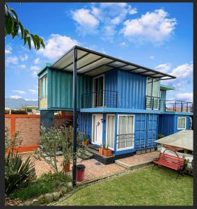 Container convertido en acogedor apartamento