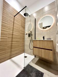 Appartements Suite Cosy Jacuzzi Troyes - Secrets d'Ana : photos des chambres