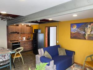 Container convertido en acogedor apartamento