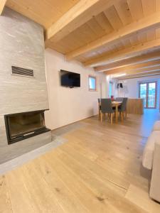 Boutique Alpine One-Bedroom by SupaStays - Via Lyssandrin 8