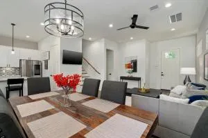 The Oasis Luxury Retreat near Downtown - Jacinto City