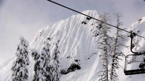 Ski In Ski Out VIP Palisades Condo 200ft to KT-22 Hot Tubs in Original Squaw Valley Lodge