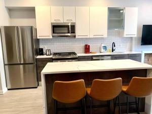 Veau3 1BD 1BA minutes to NYC