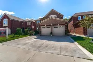 Home Stay near the Airport - Streetsville